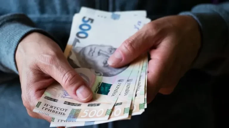 Польща почала масово блокувати “800+” українцям: у чому причина