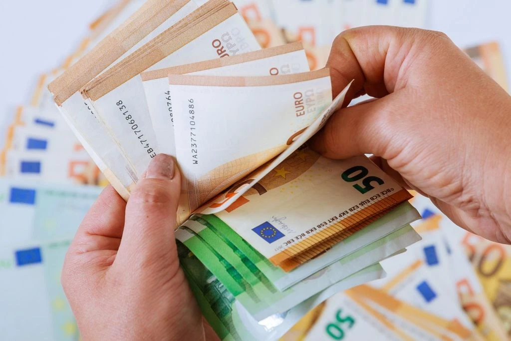 Польська мінімалка перевищила середню зарплату в Україні
