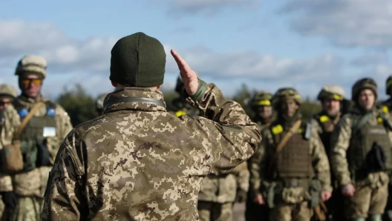 Українці масово вкладають гроші у військові облігації: встановлено рекорд