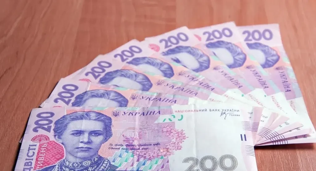 НБУ вчетверо підняв ліміт на купівлю валюти: скільки тепер можна придбати