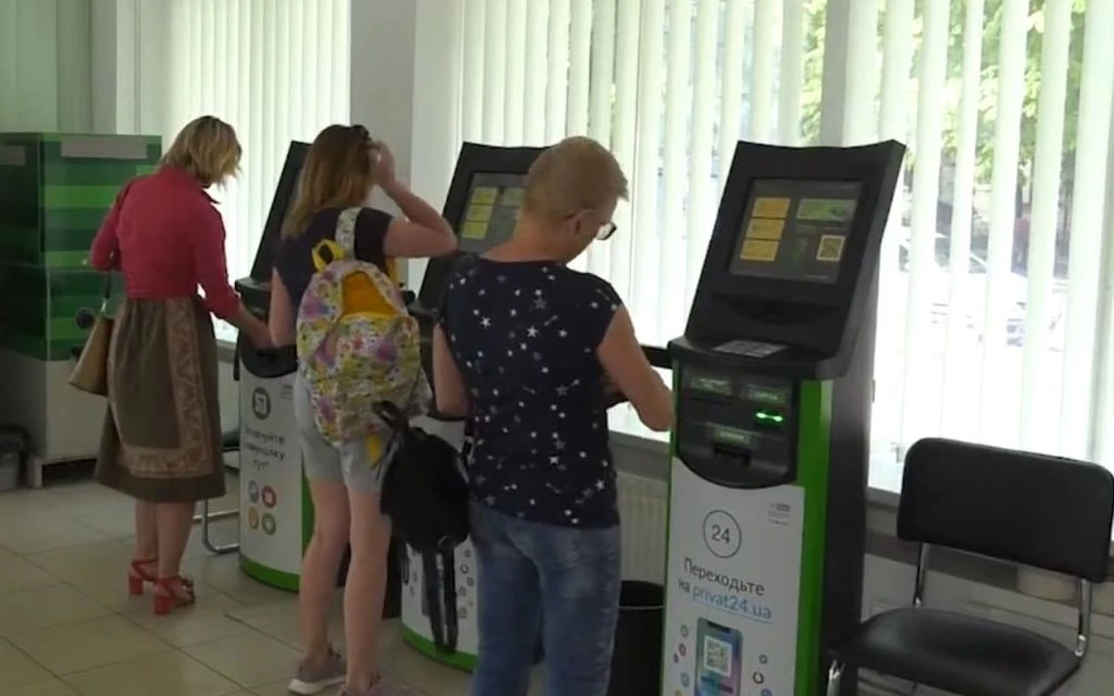 За перекази й готівку доведеться доплатити: які комісії бере ПриватБанк