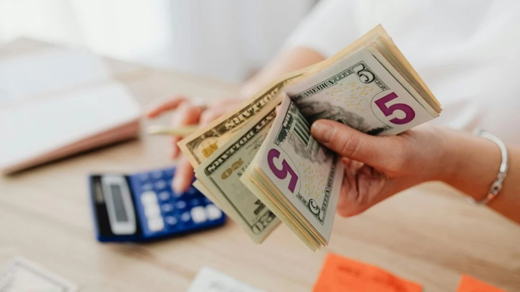 100 доларів можуть продавати за сотні тисяч гривень: які номери цінують колекціонери